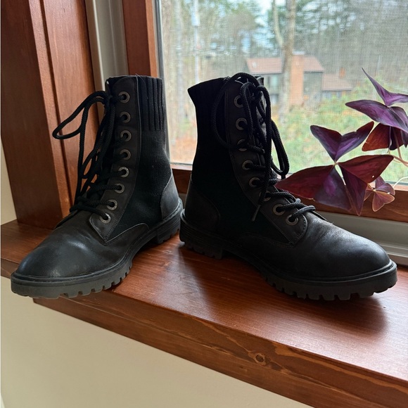 Black Blowfish Lace-Up Combat Boots size 6 stretchy ankle combat boots - Picture 2 of 7